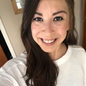 Meet your Posher, Dominique
